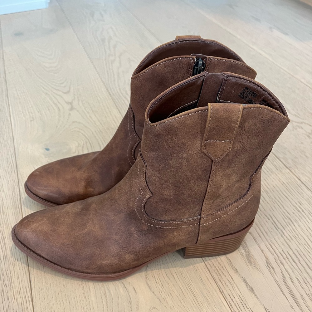 Time and tru ankle boot. Perfect condition, worn once.
